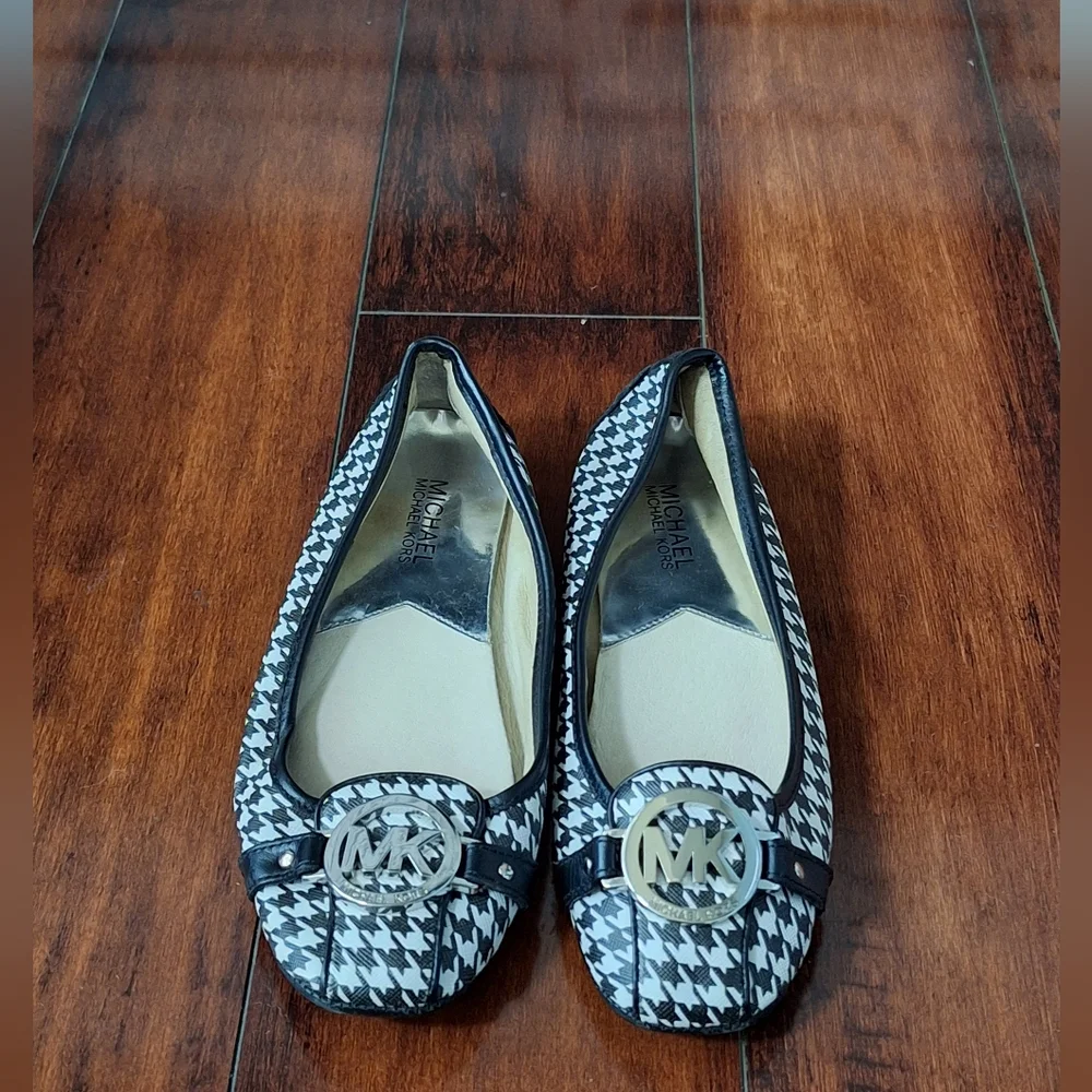 Michael Kors Houndstooth MK Logo Ballet Flats Size 6.5 Black White - Picture 3 of 9